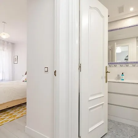 Balcon Con Encanto Con Parking By Lejlighed